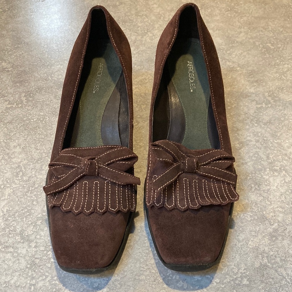 Shoes. Brown suede leather dress by Aerosoles.